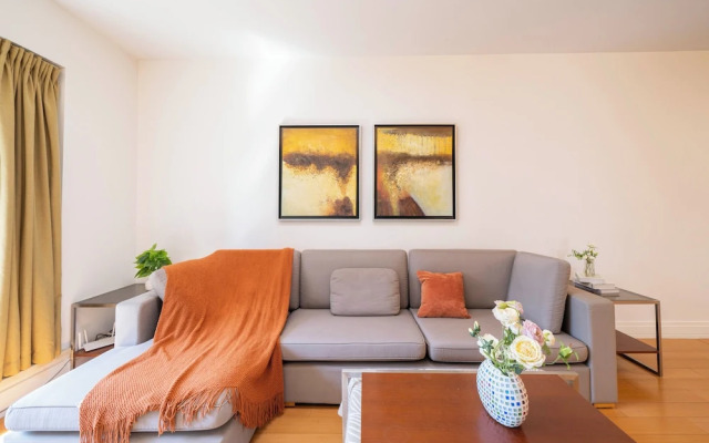 Tyms Cozy 2BR 1BA Apt Near Metro