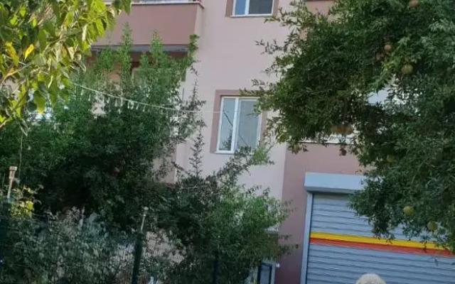 Yener Apart