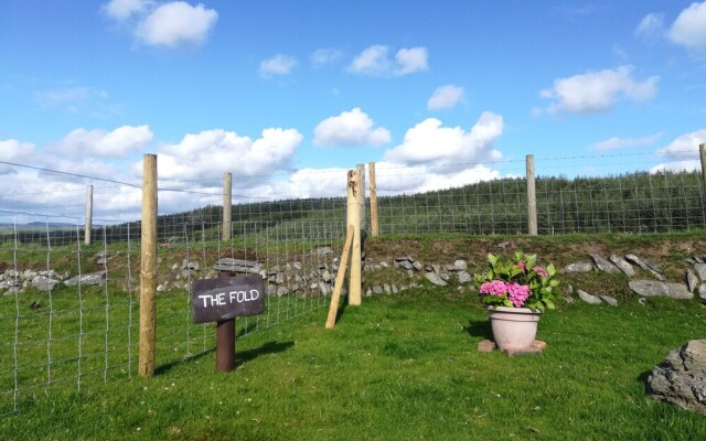 Beautiful 4-bed Wigwam Yurt in Tynygraig