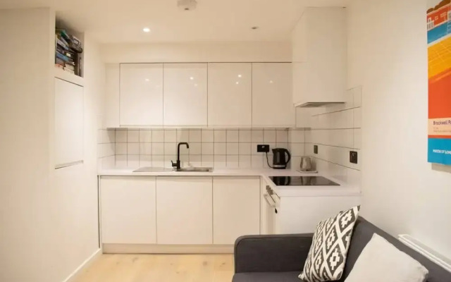 Sunny 1 Bedroom Apartment In Fun Neighbourhood