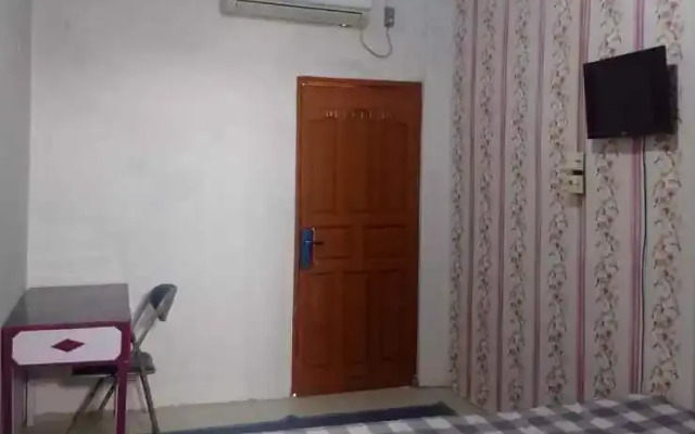 OYO 93192 Andesta Guest House SyariahNearAgrowisata Sungai Pinang Agro Nadin