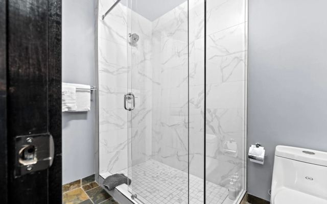 Instant Suites - Luxury 2 BR Suite in Canmore | Banff