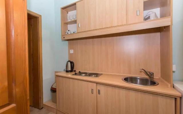 Top Center Apartment 4