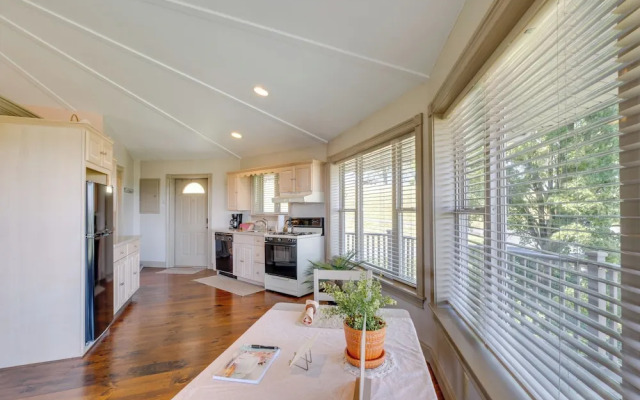 Millersburg Getaway w/ Amish Country Views!