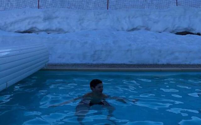 Skis Aux Pieds Station 1800 Dame Blanche