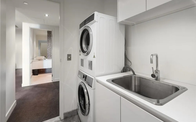 505 St Kilda Road Apartments by TWIG