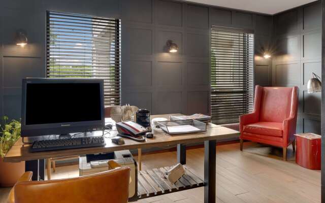 The Crossroads Hotel, Newburgh