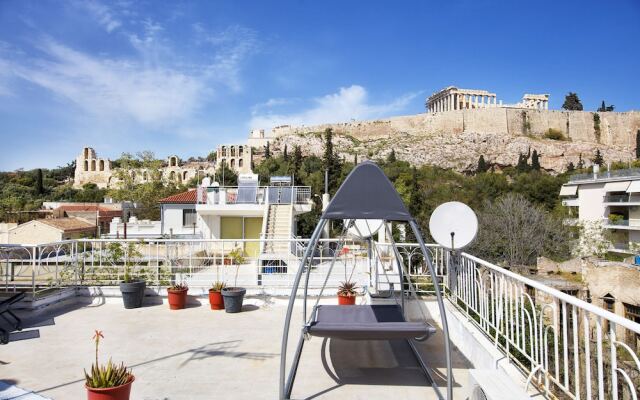 Your Home under the Acropolis Roofdeck