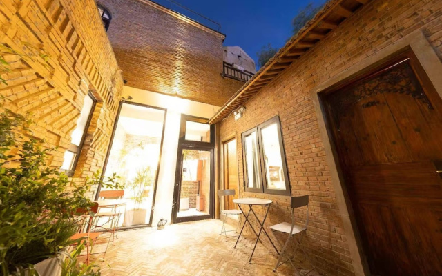 Beijing Drum Tower Loft Courtyard Hotel