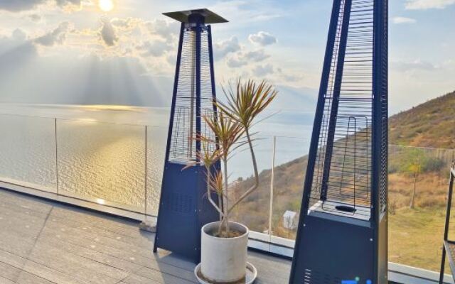 Dali First Glimpse Cloud Top Cliff Beauty Hostel