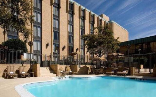 Holiday Inn Select North Dallas