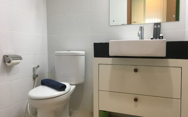 Stylish & Comfortable Studio at Beverly Dago Apartment