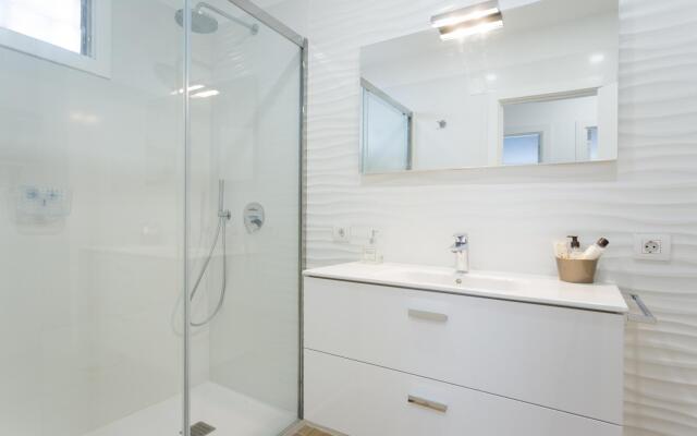 Home2Book Modern Center Apartment +WiFi & Terrace