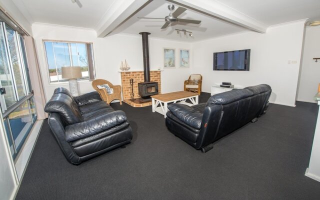 Fingal Bay Beach House, 32 Lentara Street