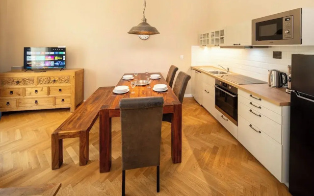Downtown - 2 Room Zborovska