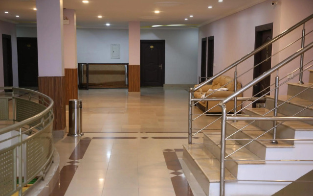 Crown Inn Hotel Multan