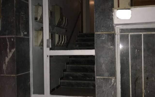 Renovated minimal aptm next to metro