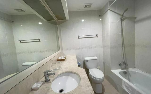 The Golden Peak Hotel & Suites powered by Cocotel