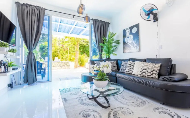 New Stylish 3BR Villa With Private Pool Terrace