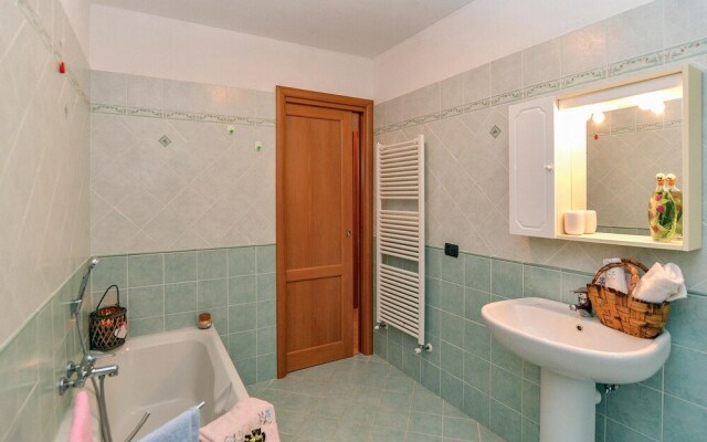 Nice Apartment in Localita´bracco With 3 Bedrooms and Wifi