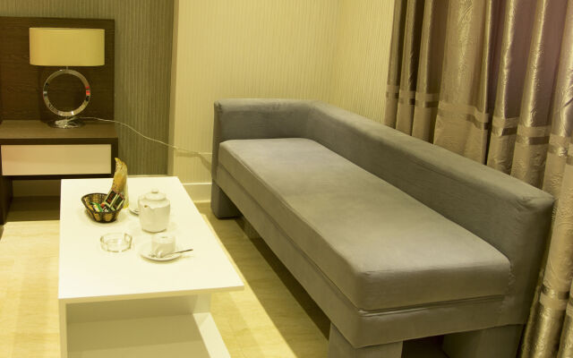 Sunny Serviced Apartment