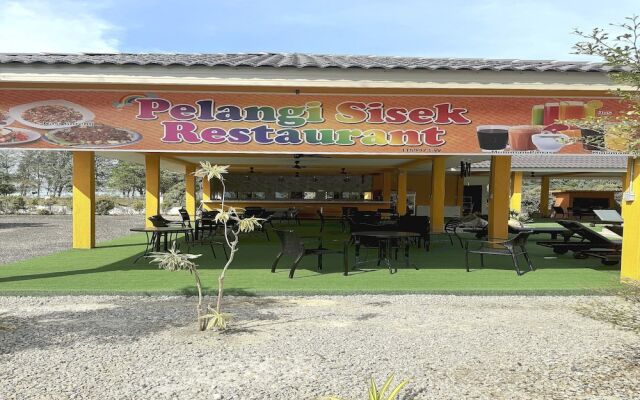 Capital O 90949 Pelangi Beach Resort Mersing