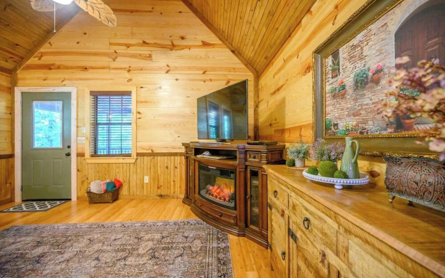 Sunset Ridge Cozy Cabin for 6