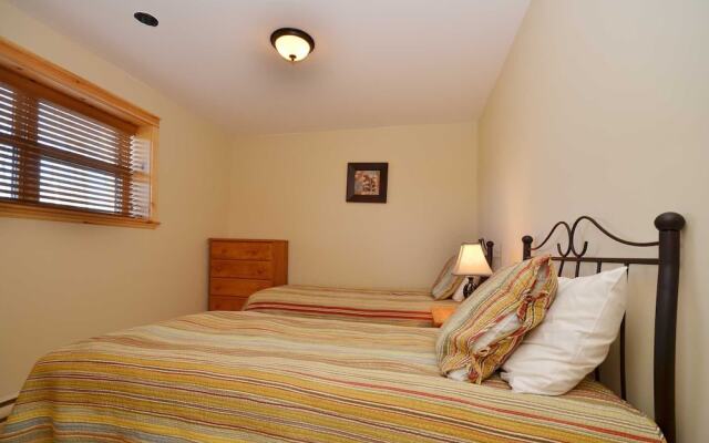 Chalet Deer Lodge