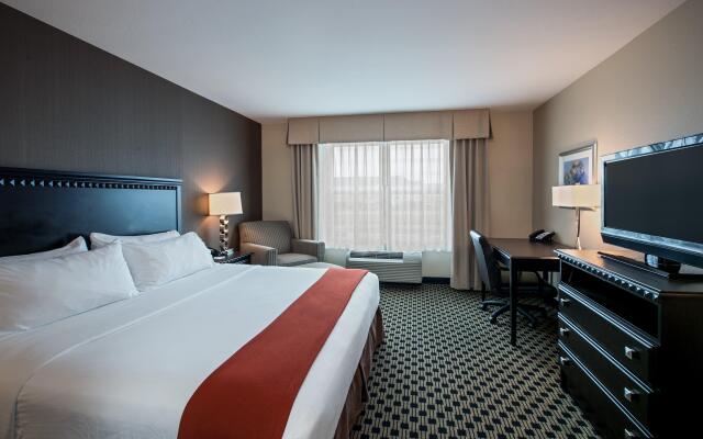 Holiday Inn Express & Suites Green Bay East, an IHG Hotel