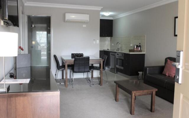 Carlyle Suites & Apartments