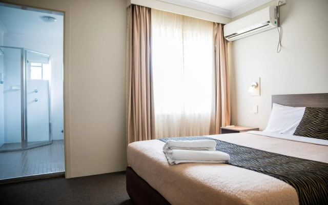 Lilac City Motor Inn & Steakhouse