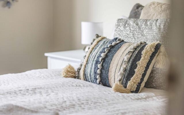 Windsor Burnham Ascot Haven Sleeps 4
