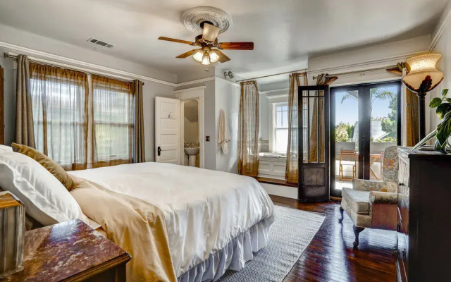 Old Yacht Club Inn Vacation Rentals