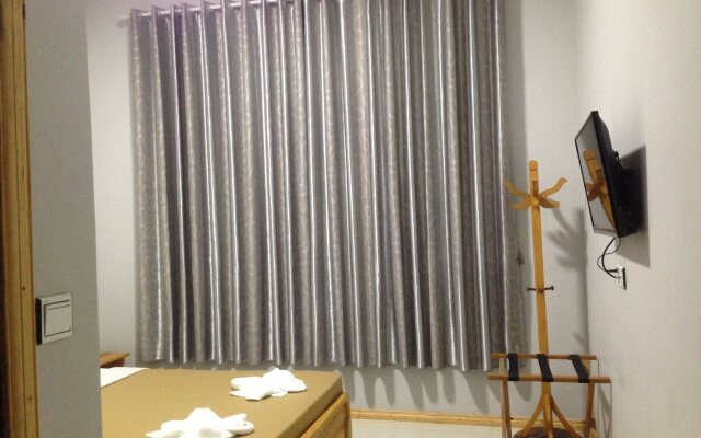 Golden Guest Hotel