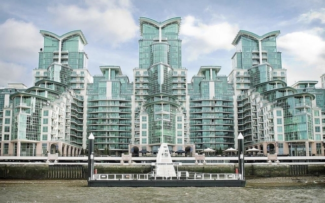 Sublime St. George Wharf Apt. in Vauxhall