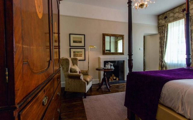 Macdonald Bear Hotel