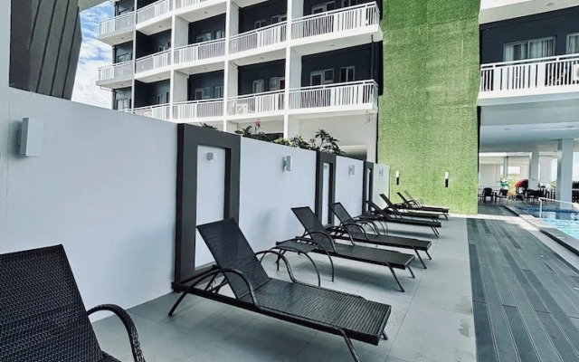 Chic & Cozy Metro Hideout