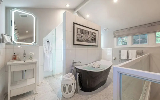 Stonehurst Place Bed & Breakfast
