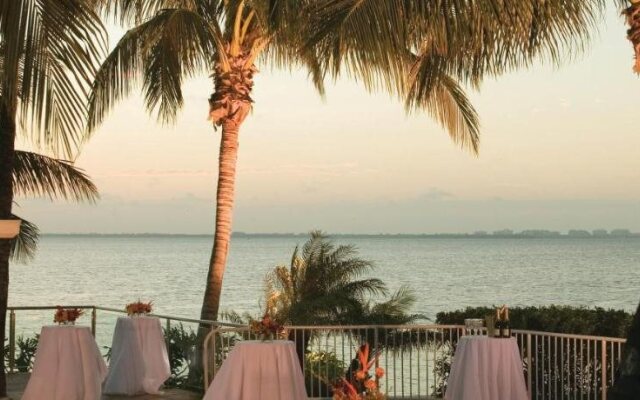Palmeiras Beach Club at Grove Isle