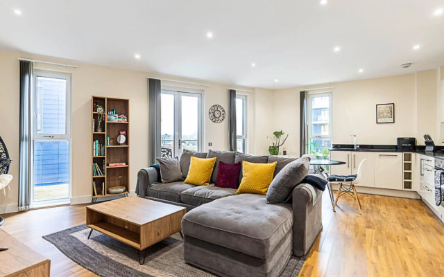 Vibrant London Canal Apartment
