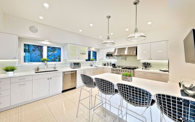 Beverly Hills Luxury Modern Palace