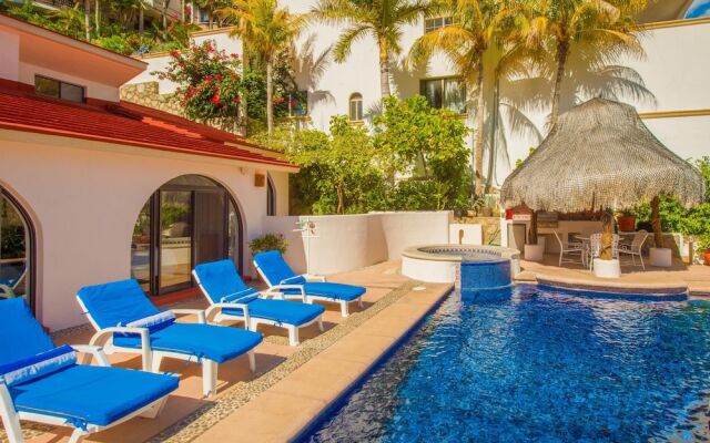 Short Walk to Downtown&Beach from Villa Serrana