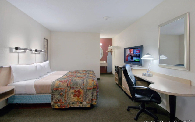 Red Roof Inn Tulsa