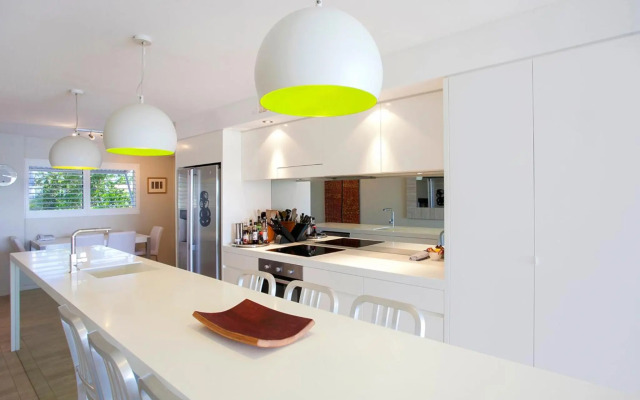 Commodore 1 Noosa Parade 80