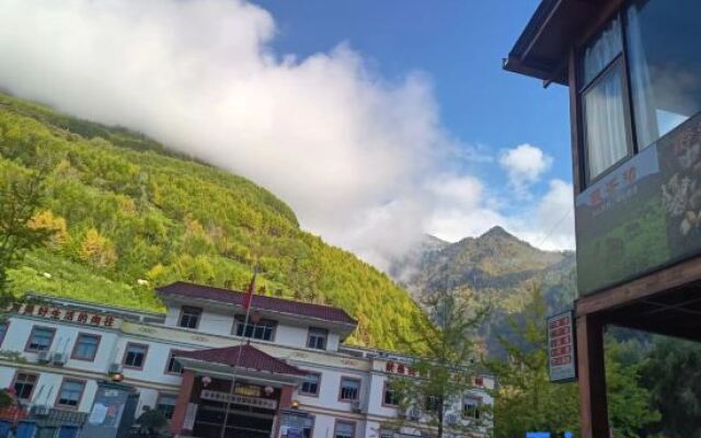 Wolongshoumorenjiakezhan