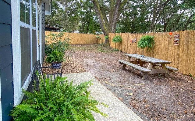 Pet-friendly A-frame Retreat Near Dtwn + Beaches!