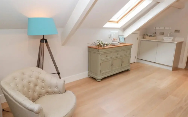 7 The Manor House, Hillfield Village