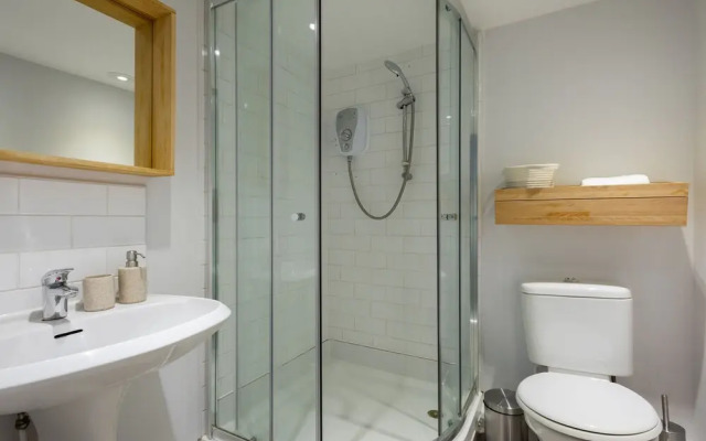 Platinum House in Camden 9956