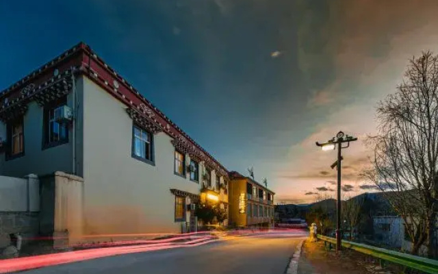 Songjing Bieyuan Homestay (Shangri-La Ganden Sumtseling Monastery)