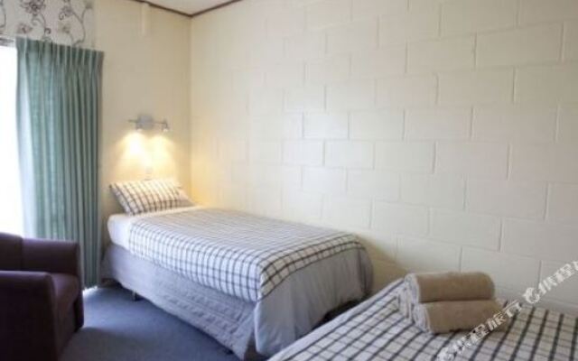 Broadway Motel & Miro Court Villas